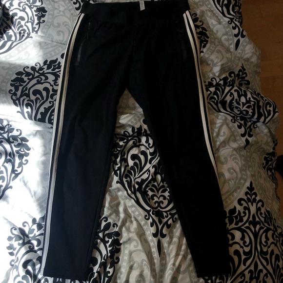 ADIDAS trackpants - Picture 2 of 5